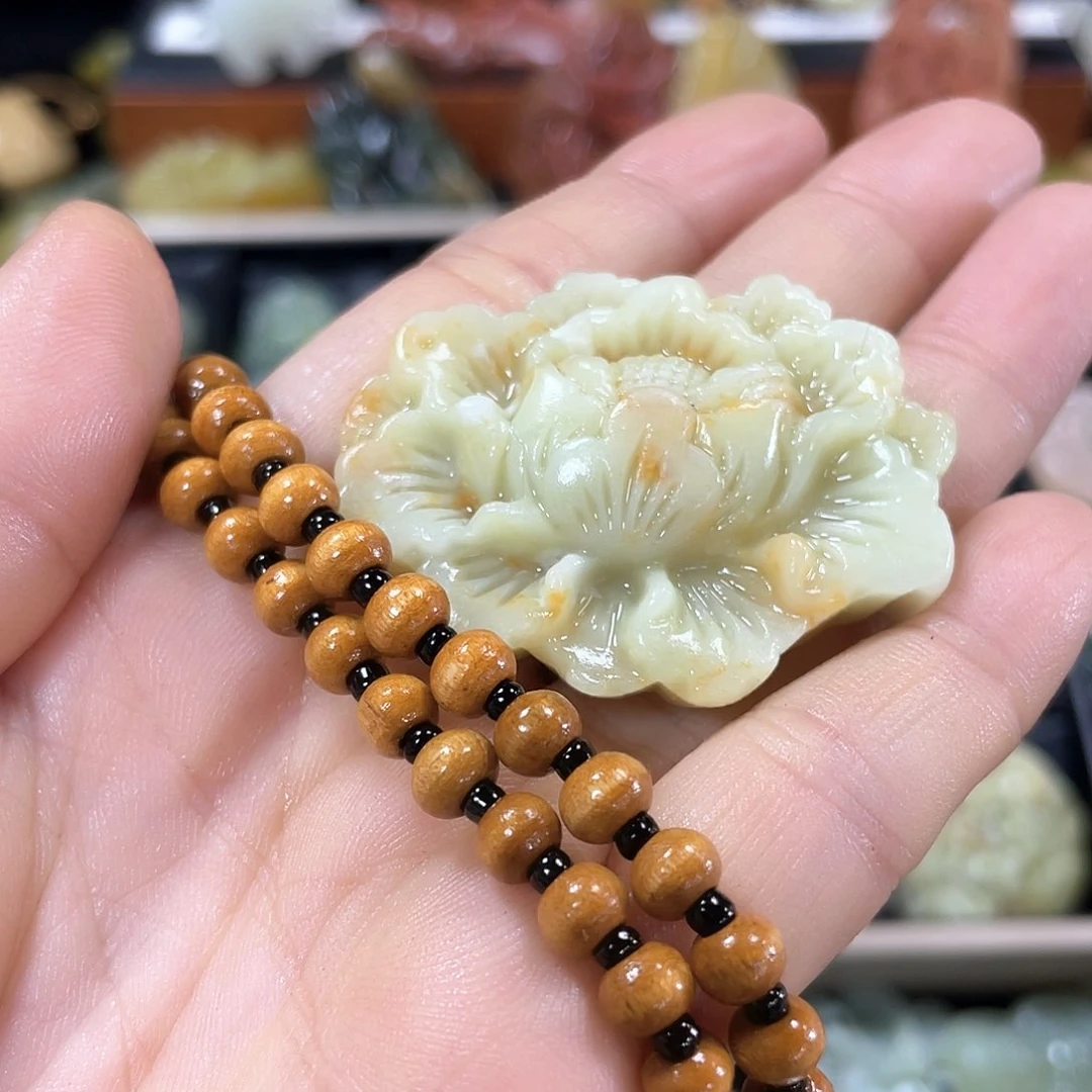 蛇纹石玉颈饰未镶嵌