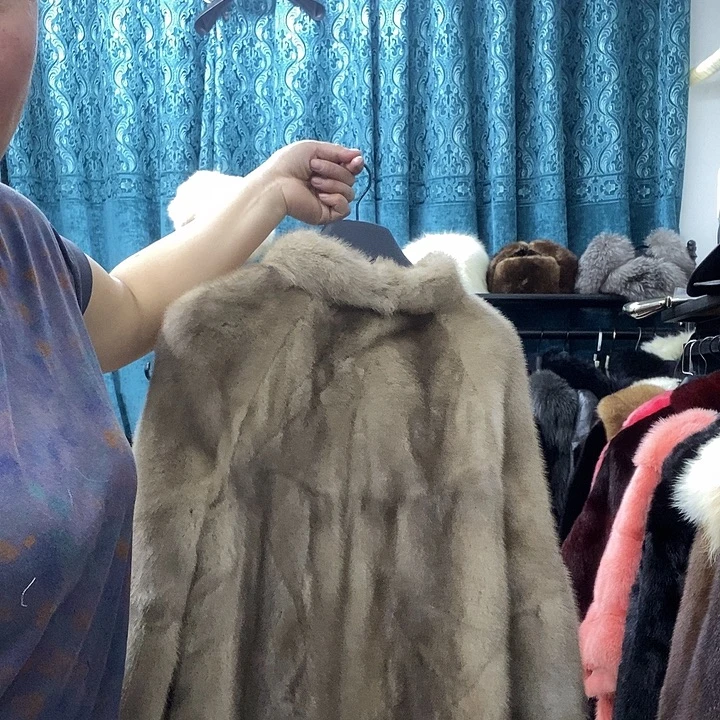 直播间福利拍直播间食物，然后看的是