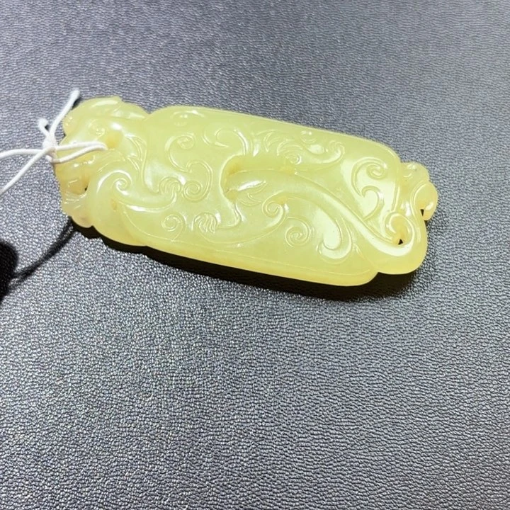 米***色未镶嵌和田玉挂件