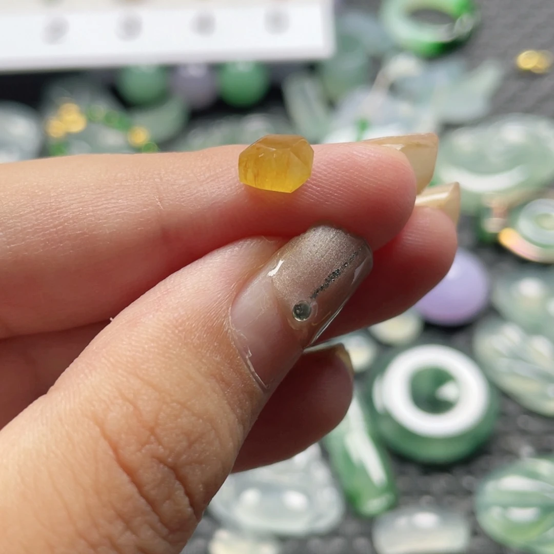 未镶嵌挂件翡翠   翡翠