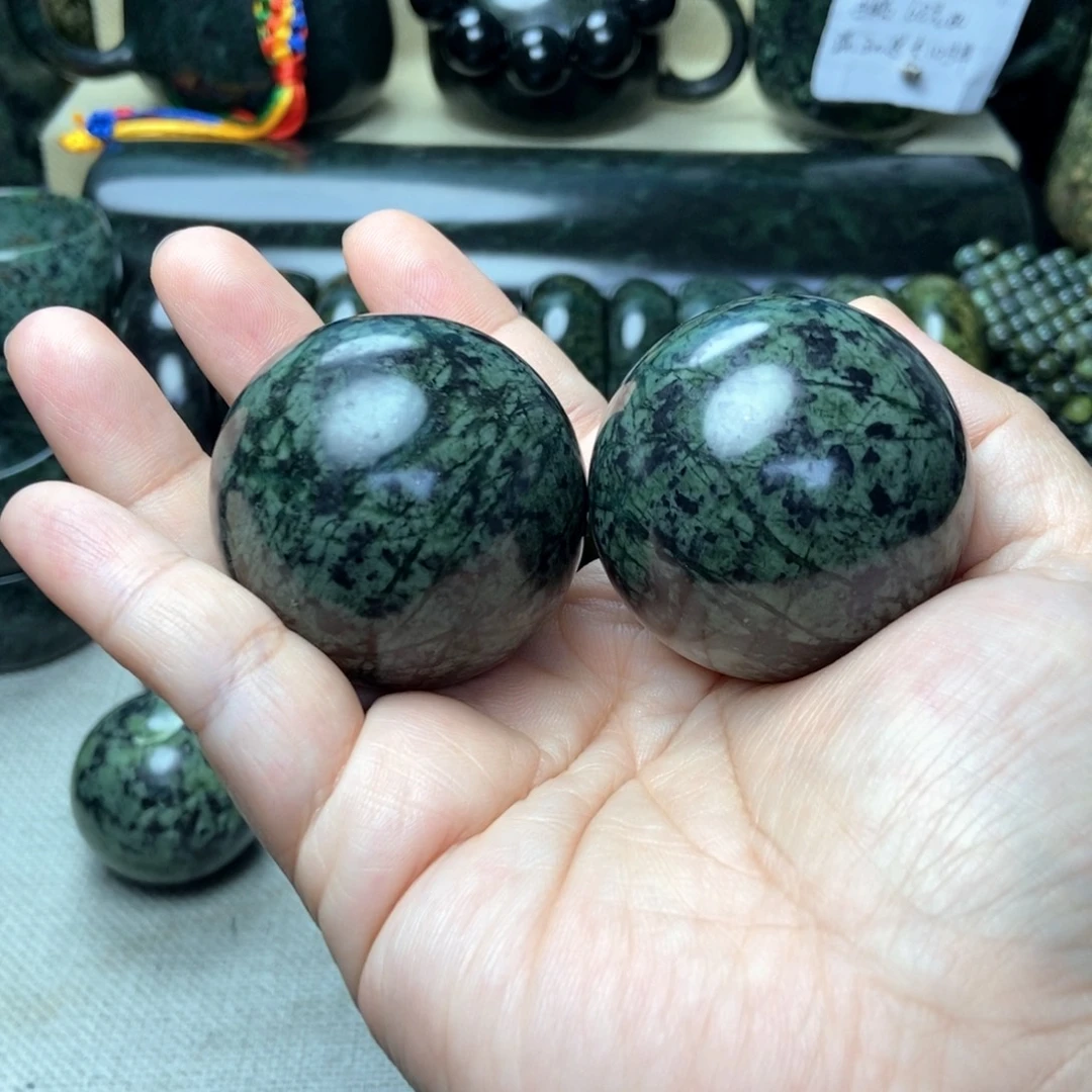 蛇纹石玉未镶嵌健身球45左右