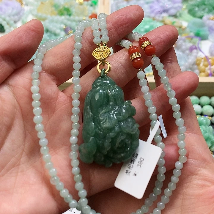 翡翠颈饰未镶嵌吊坠