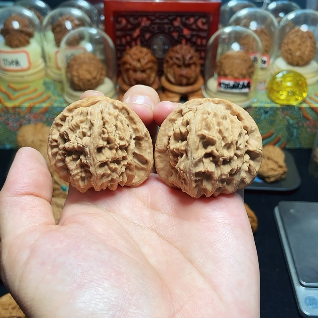 文玩核桃吊坠45白狮子