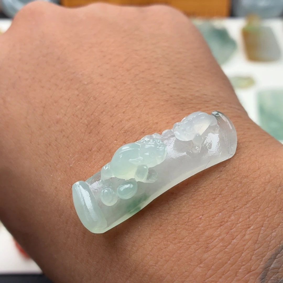定制翡翠未镶嵌手牌
