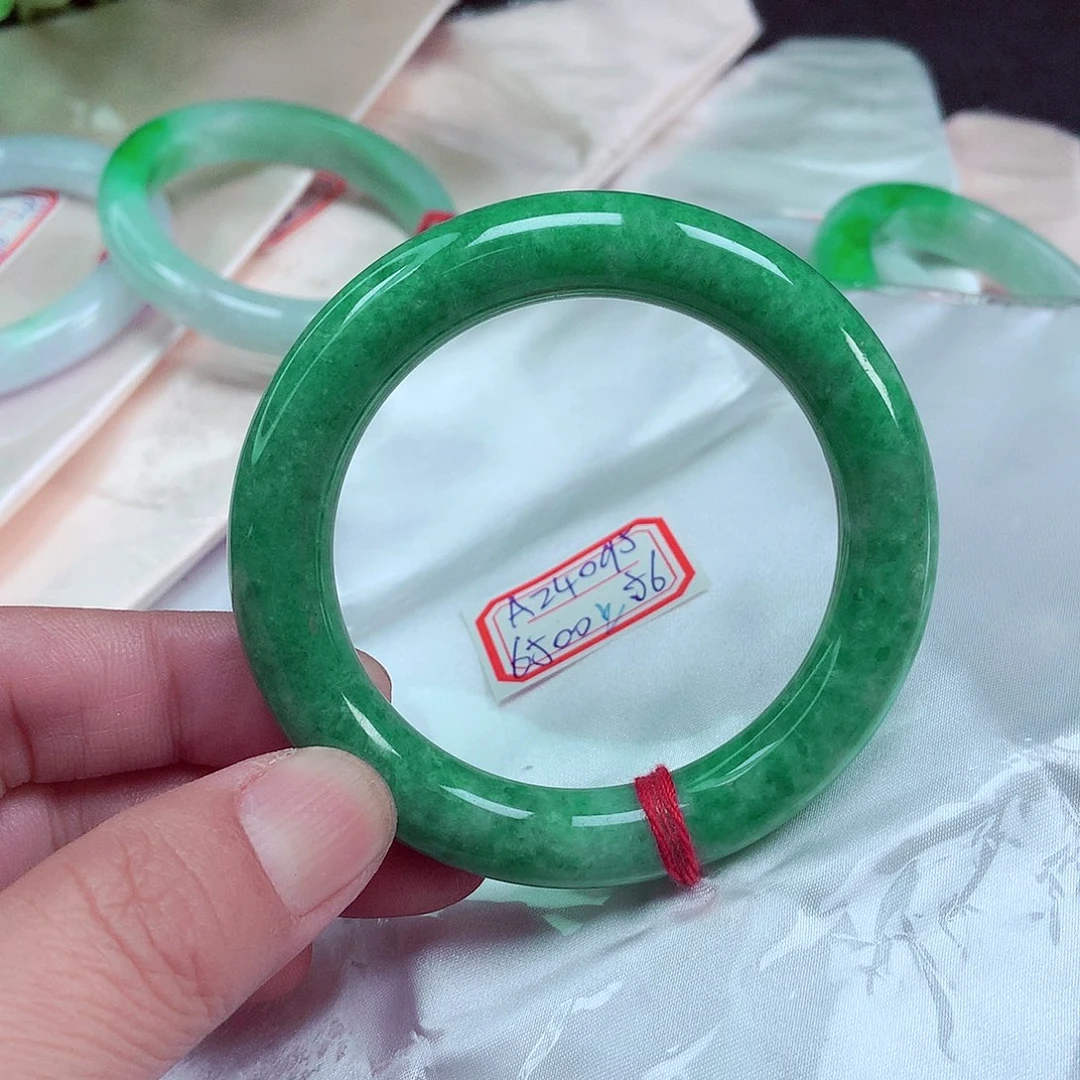 翡翠手镯未镶嵌圈口56