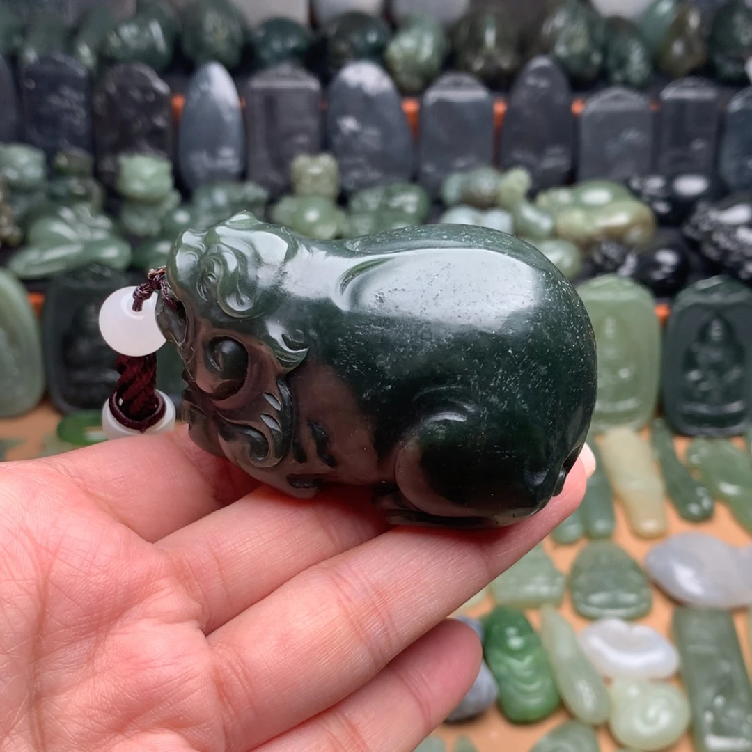 红***哥颈饰未镶嵌和田玉
