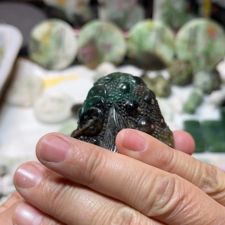 s****独山玉未镶嵌颈饰