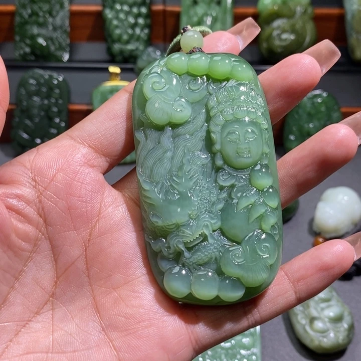 未镶嵌和田玉挂件上**水
