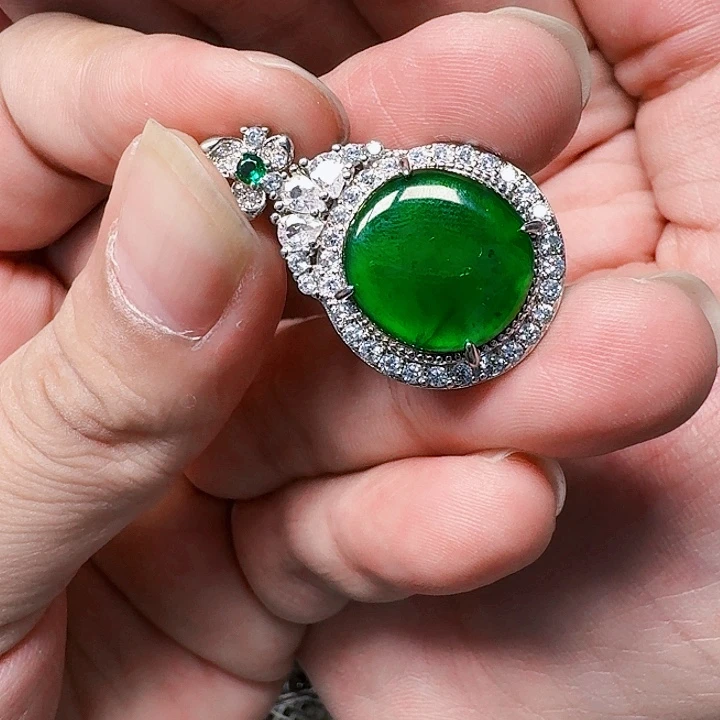 翡翠颈饰未镶嵌天然A货翡翠放漏