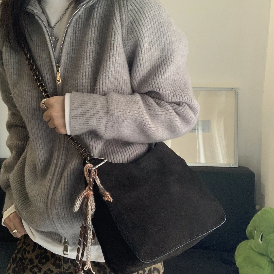 95新 Prada/普拉达 0棕色麂皮链条斜挎包