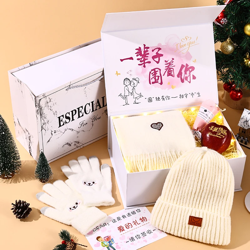 【新年情人节冬天三件套】帽子围巾触屏手套刺绣爱心搭配礼盒送女友