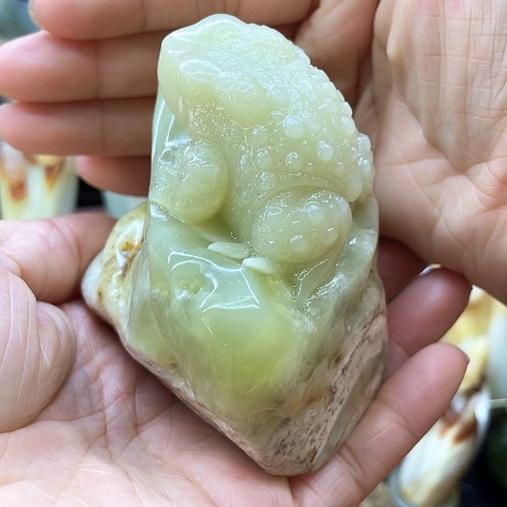 蛇纹石玉未镶嵌珠宝奇石