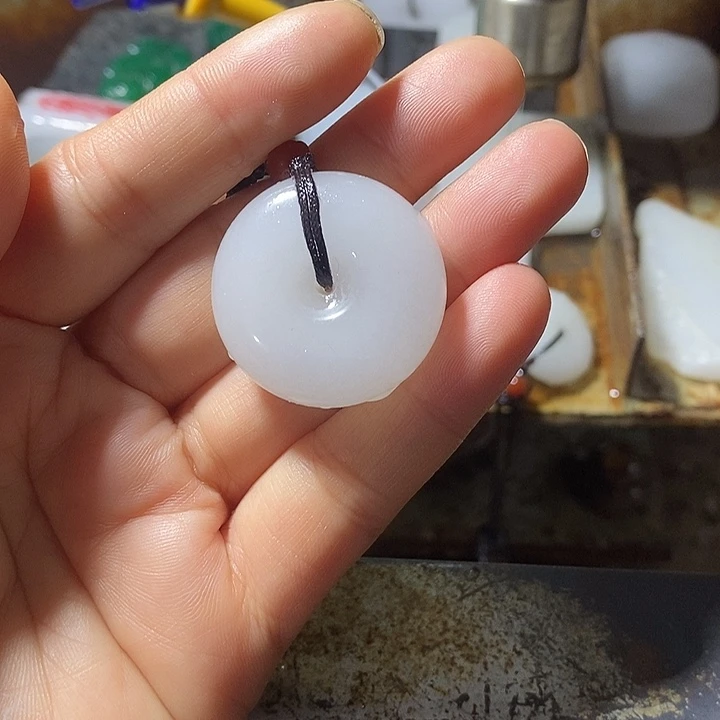 石英质玉未镶嵌颈饰