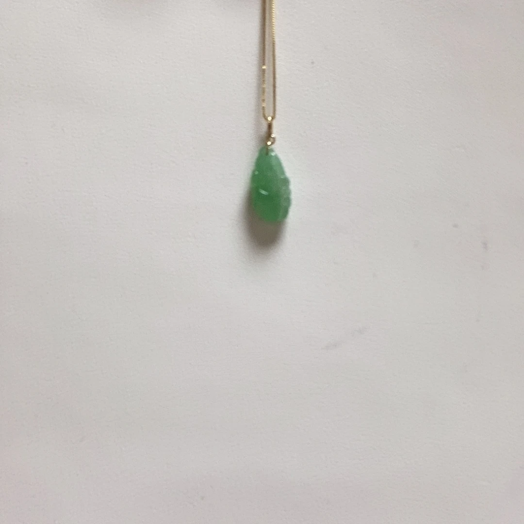 翡翠18K金镶嵌颈饰简单