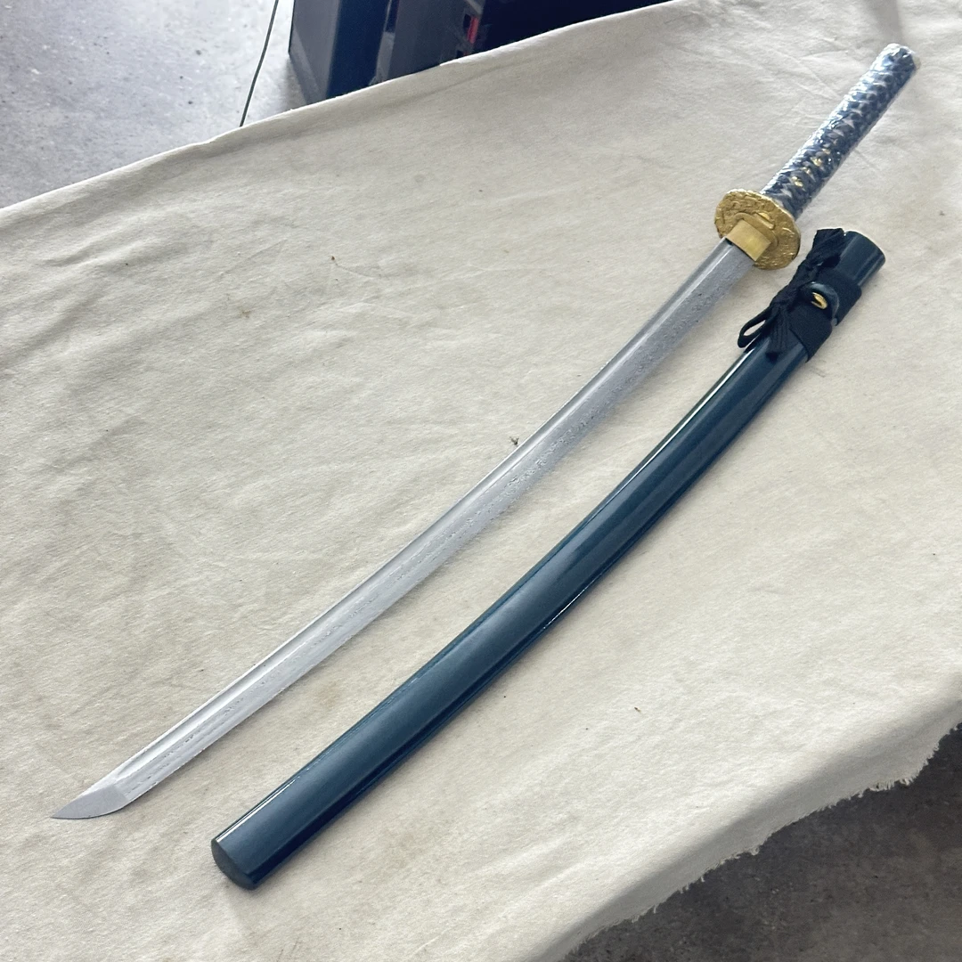 127 龙泉昊天宝剑武士刀花纹钢铜盘漆鞘未开刃