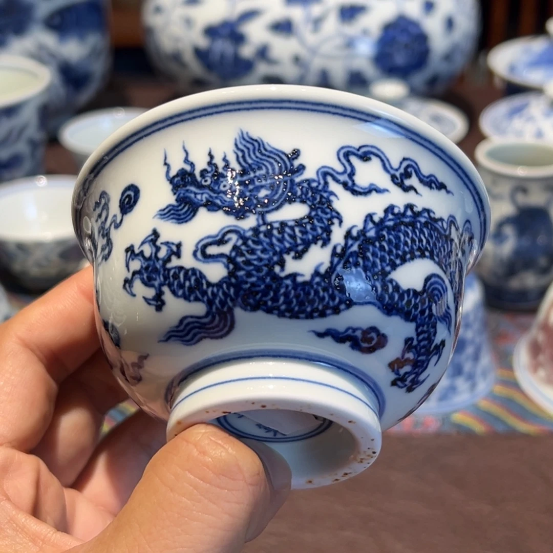 精品青花明龙纹压手杯口径约9.3厘米