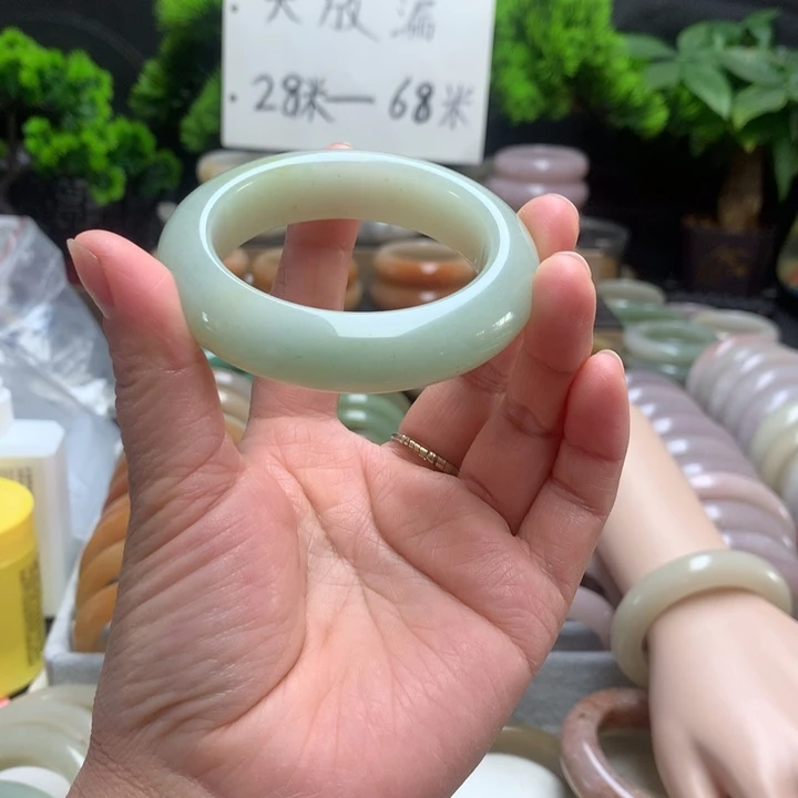 石英质玉（佘太翠）未镶嵌手镯52.6