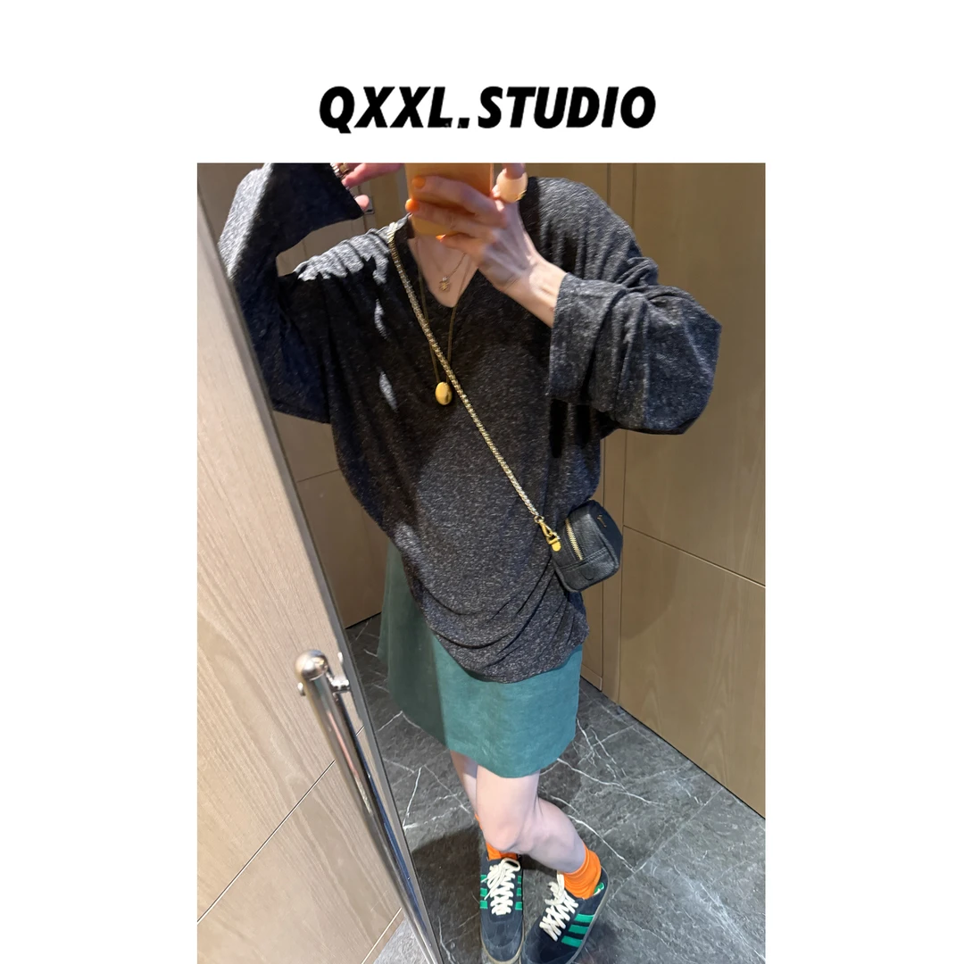 邱小小丽呀 早秋V领薄款长袖T恤弯刀堆积感慵懒百搭显瘦打底上衣