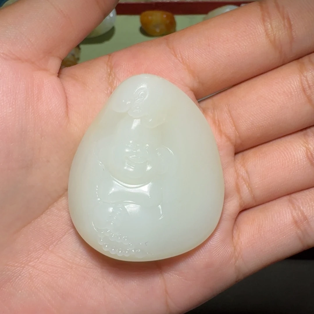 和田玉未镶嵌颈饰珠***峰