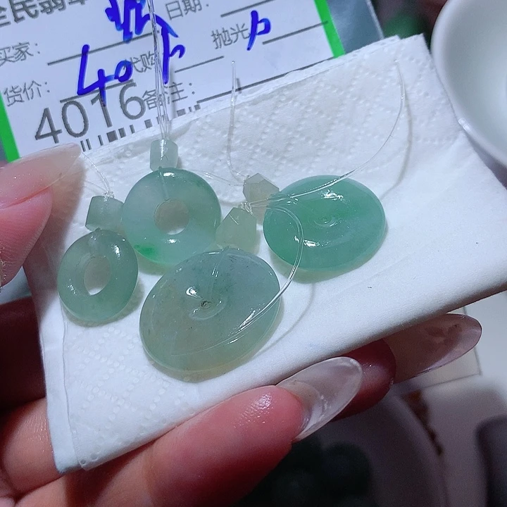 顺***利颈饰未镶嵌翡翠翡翠