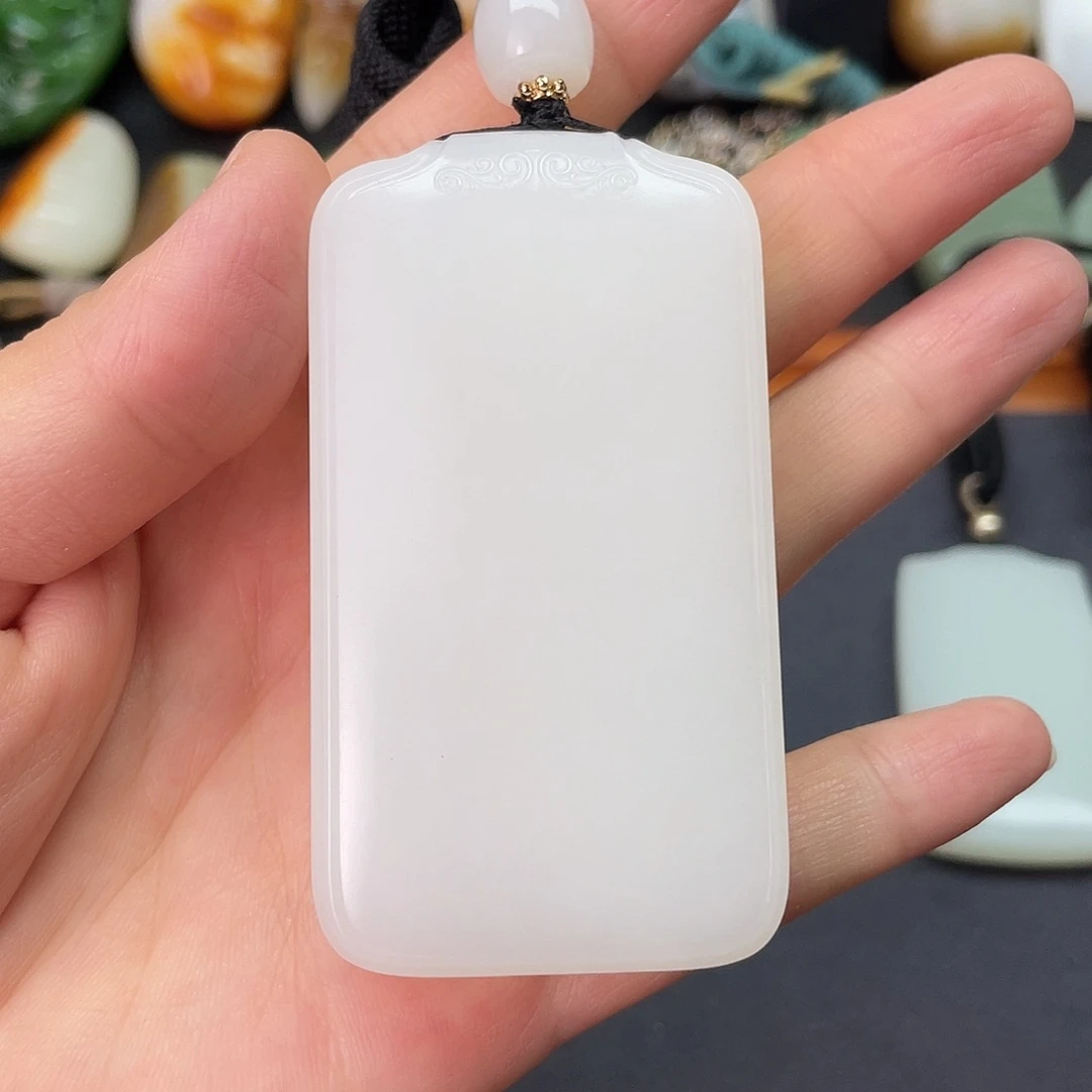 和田玉未镶嵌把件