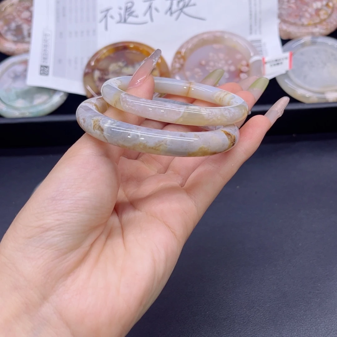 玛瑙/玉髓手镯未镶嵌54
