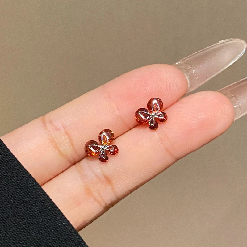 925银 爆闪精致设计款璀璨蝴蝶镶嵌耳钉A3362