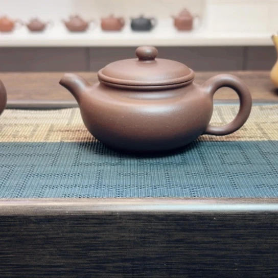 茶壶紫砂黄龙山原矿底槽清半手工瑕（140 cc）