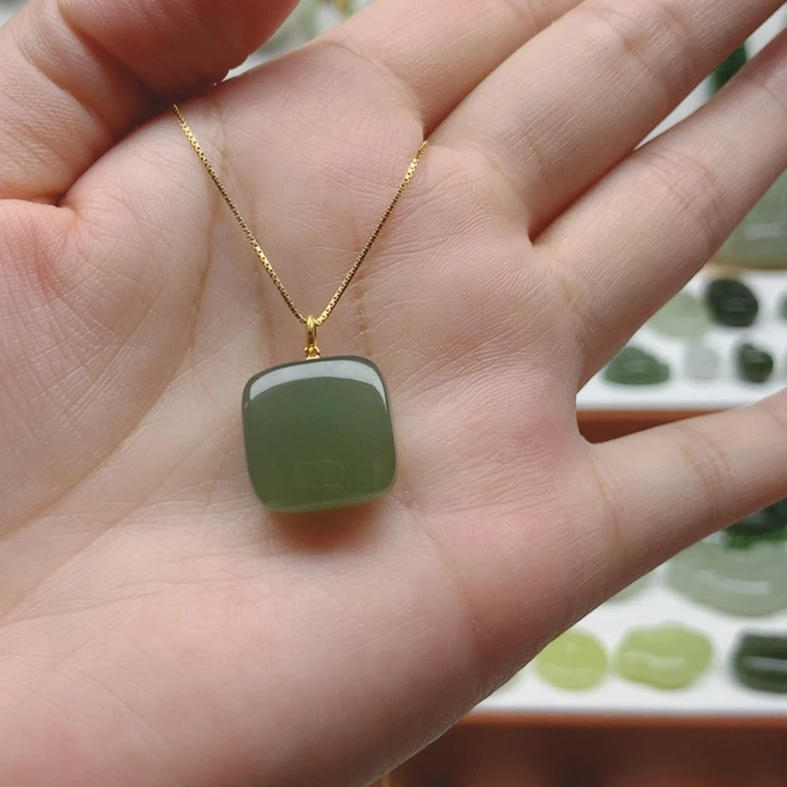 和田玉18K金镶嵌颈饰