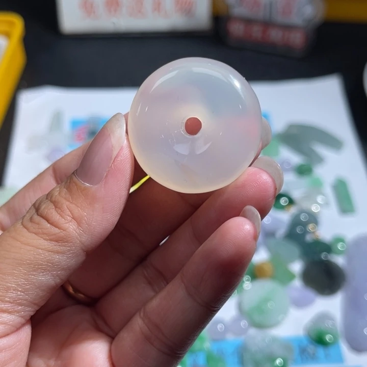 翡翠未镶嵌吊坠(赠链)