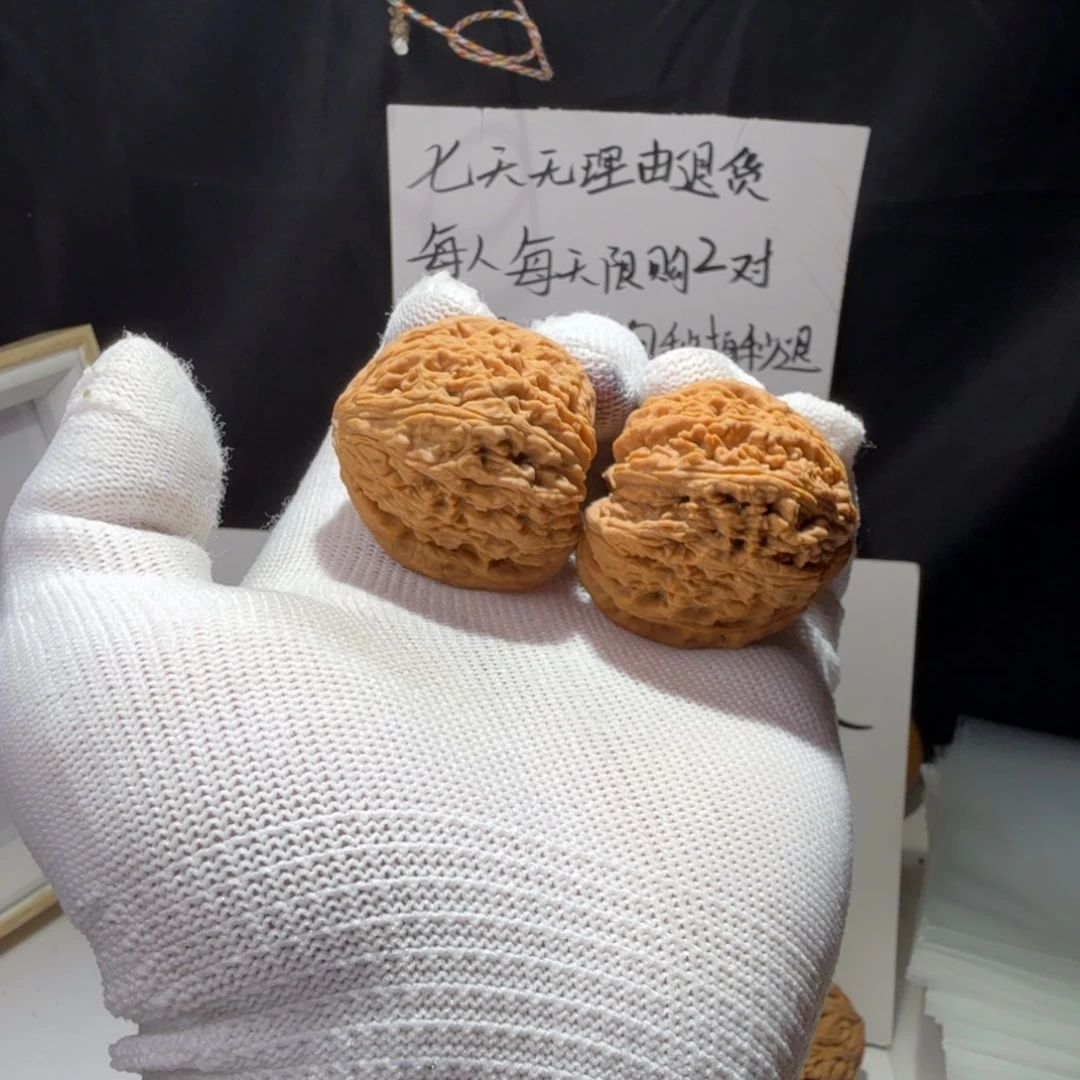 孙***粉文玩核桃把件南疆石