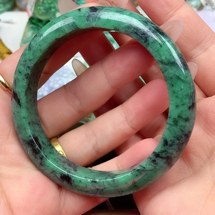 翡翠手镯未镶嵌翡翠手镯