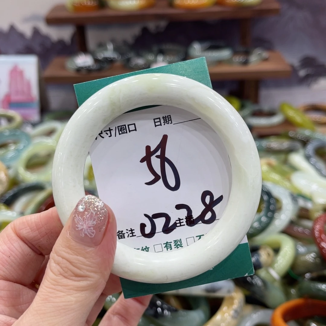 蛇纹石玉未镶嵌手镯手镯