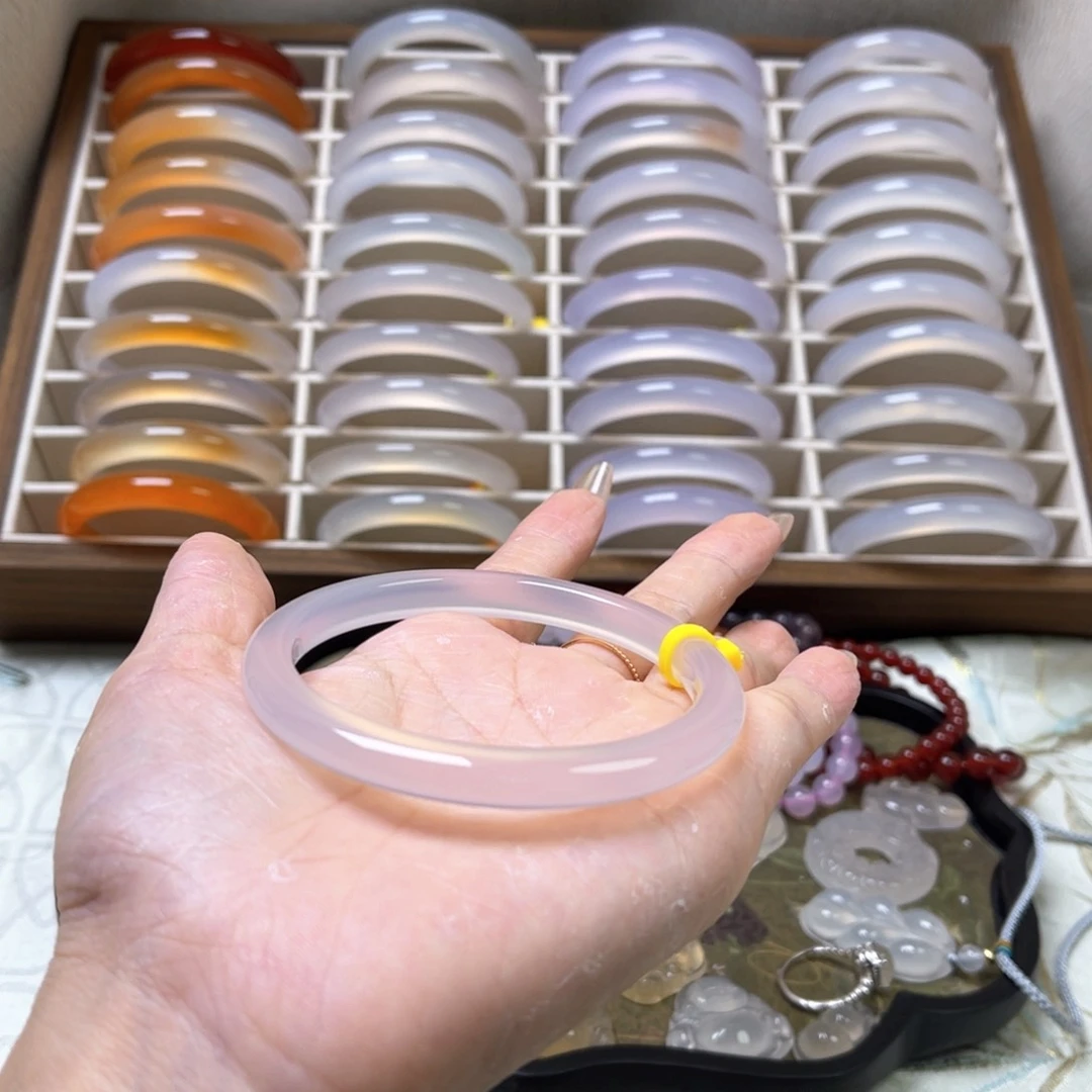 p****玛瑙/玉髓手镯未镶嵌