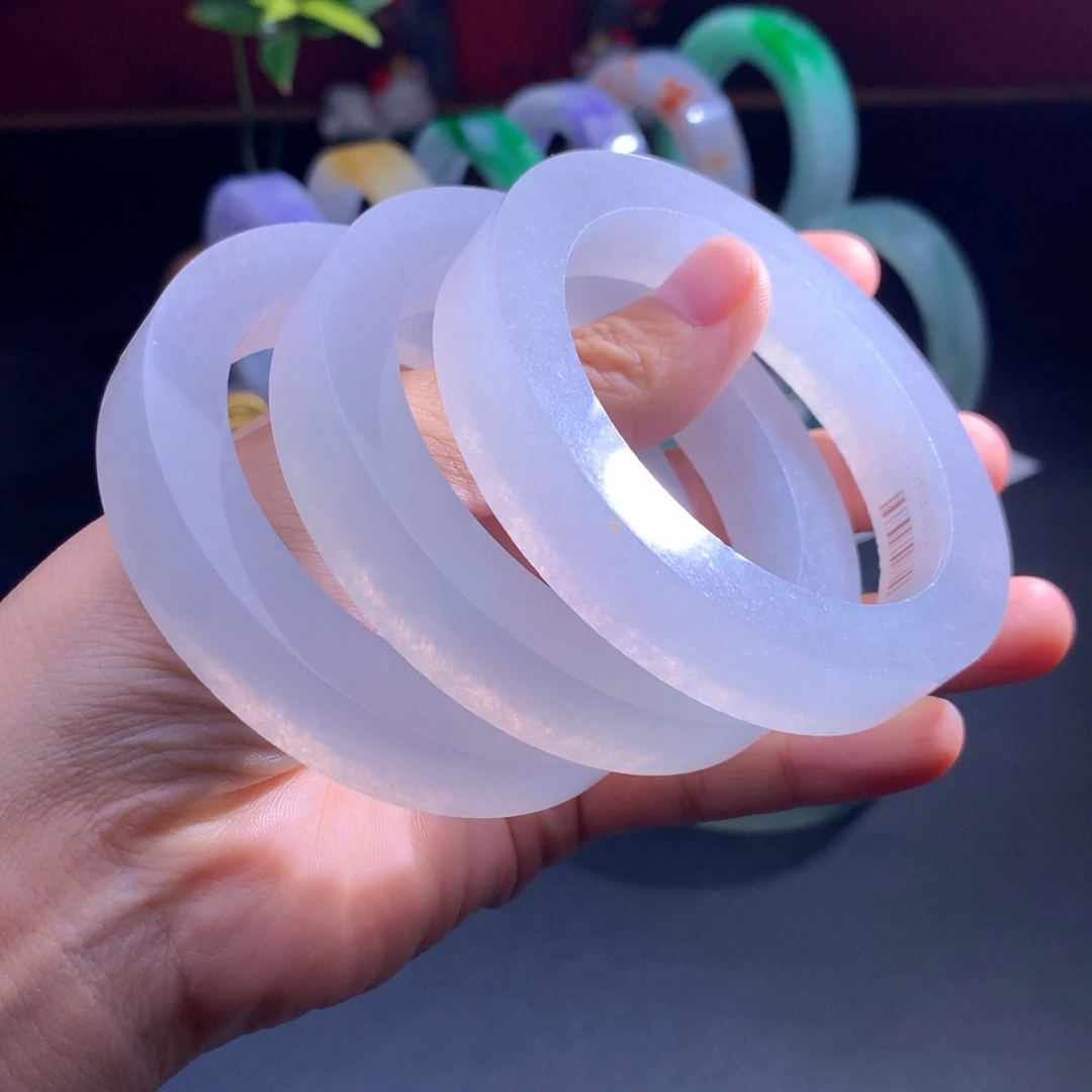 未镶嵌翡翠手镯定制翡翠