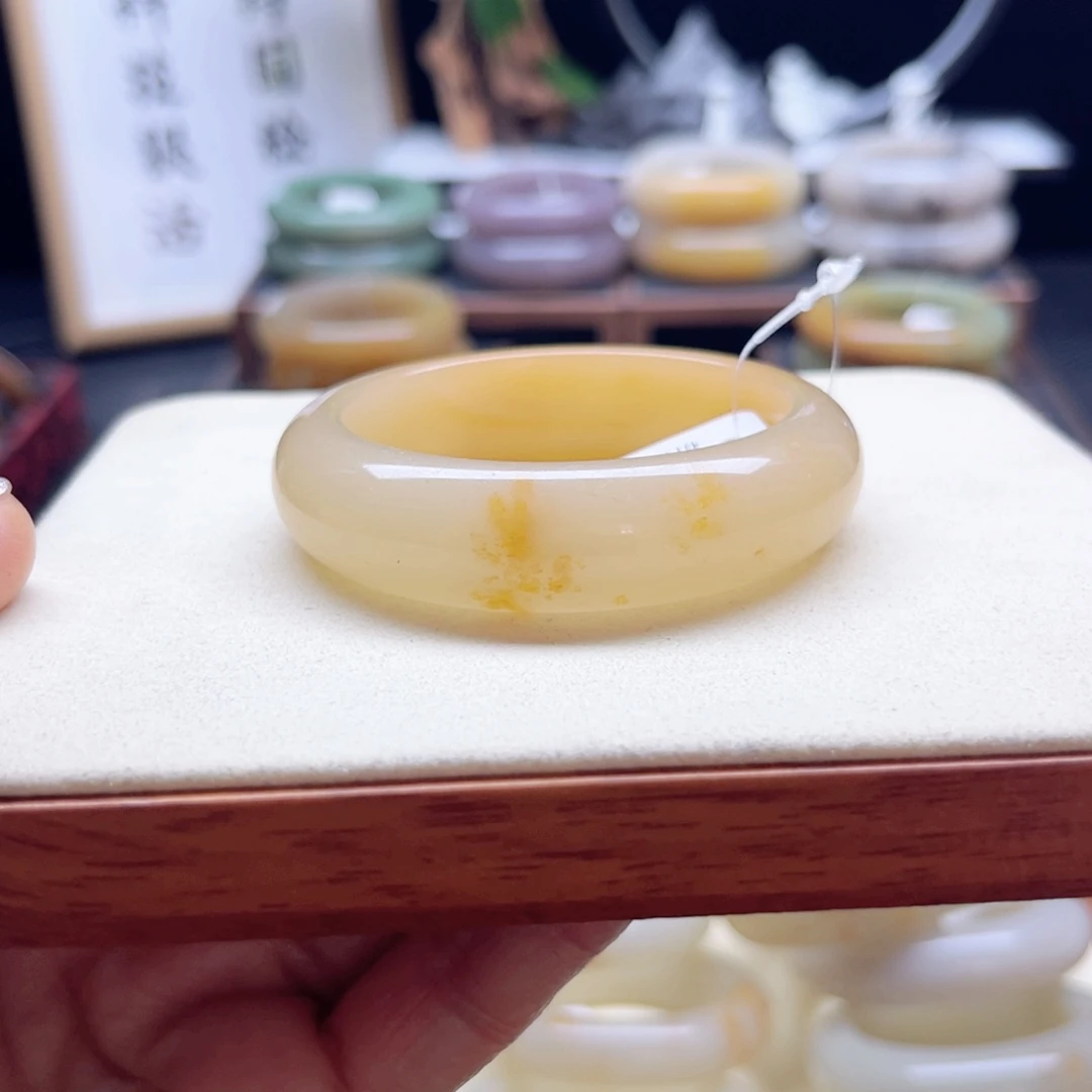未镶嵌手镯石英质玉