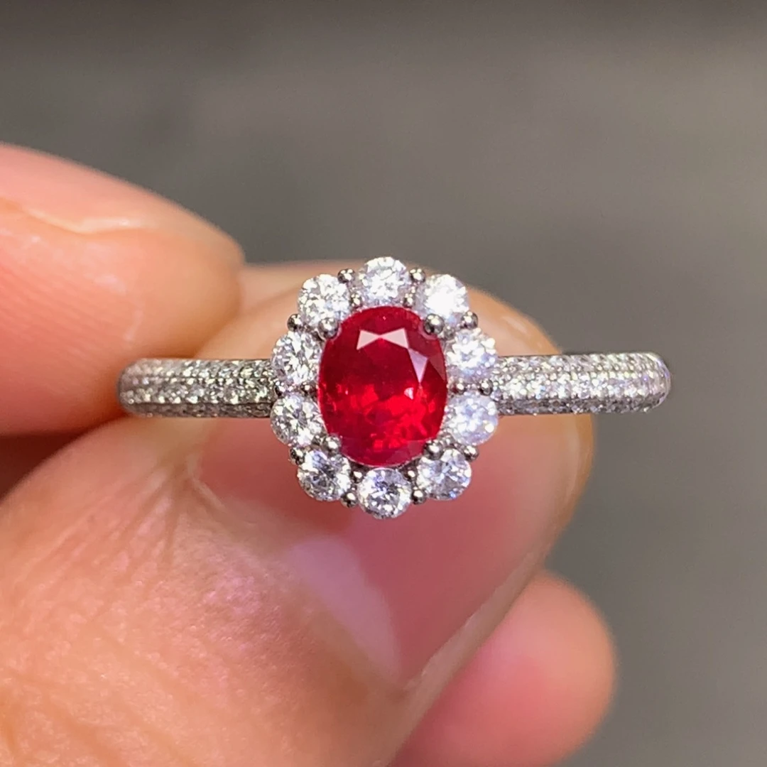 红宝石戒指18K金镶嵌