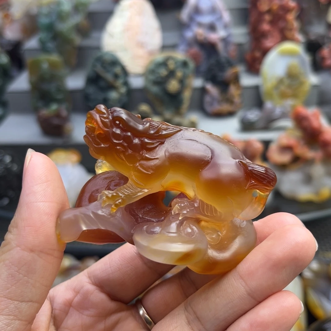 行***人玛瑙/玉髓手把件未镶嵌