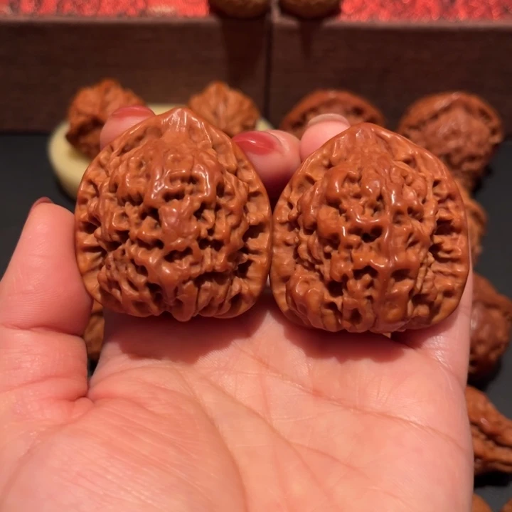 文玩核桃吊坠麒麟纹官帽