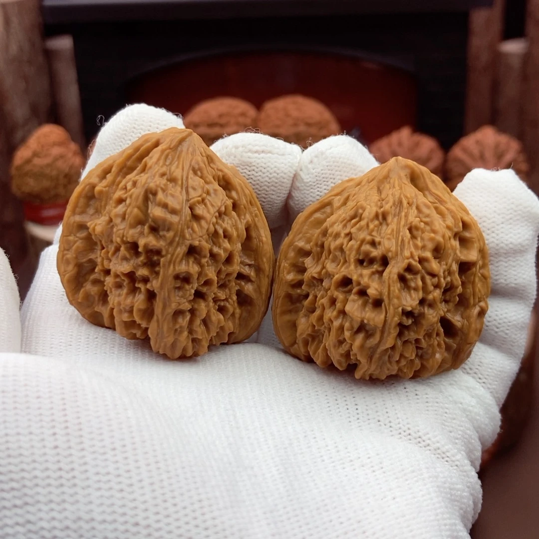 文玩核桃吊坠座山雕拉丝40.2.38.8.39.8.41克