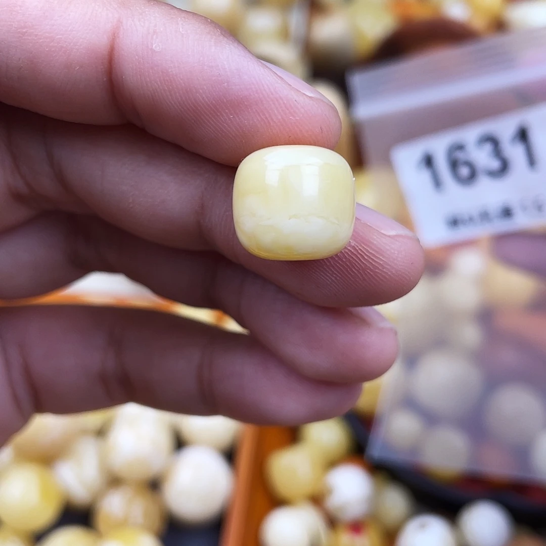 未镶嵌蜜蜡珠宝奇石13.5浓蜡