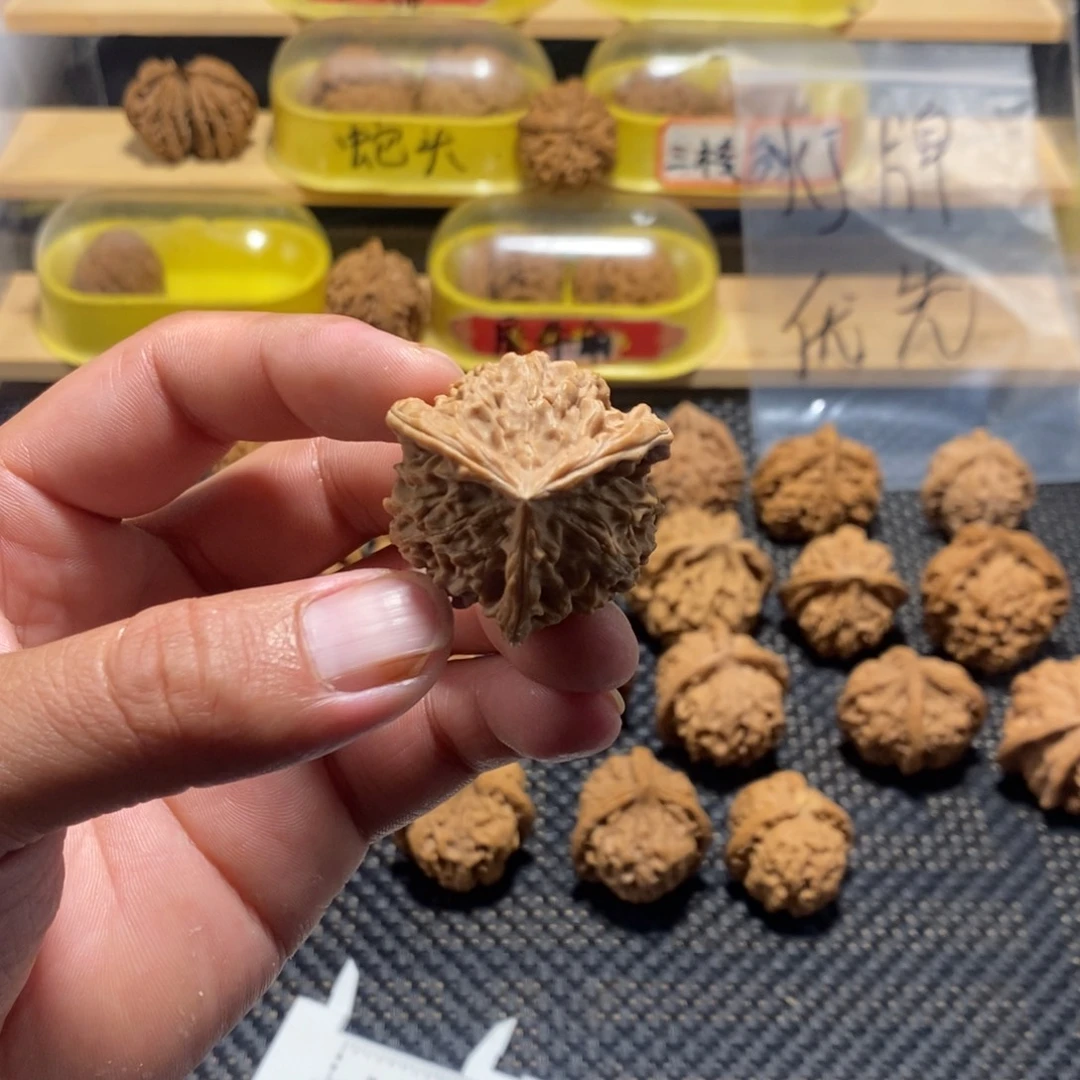 ****东吊坠文玩核桃核桃异形