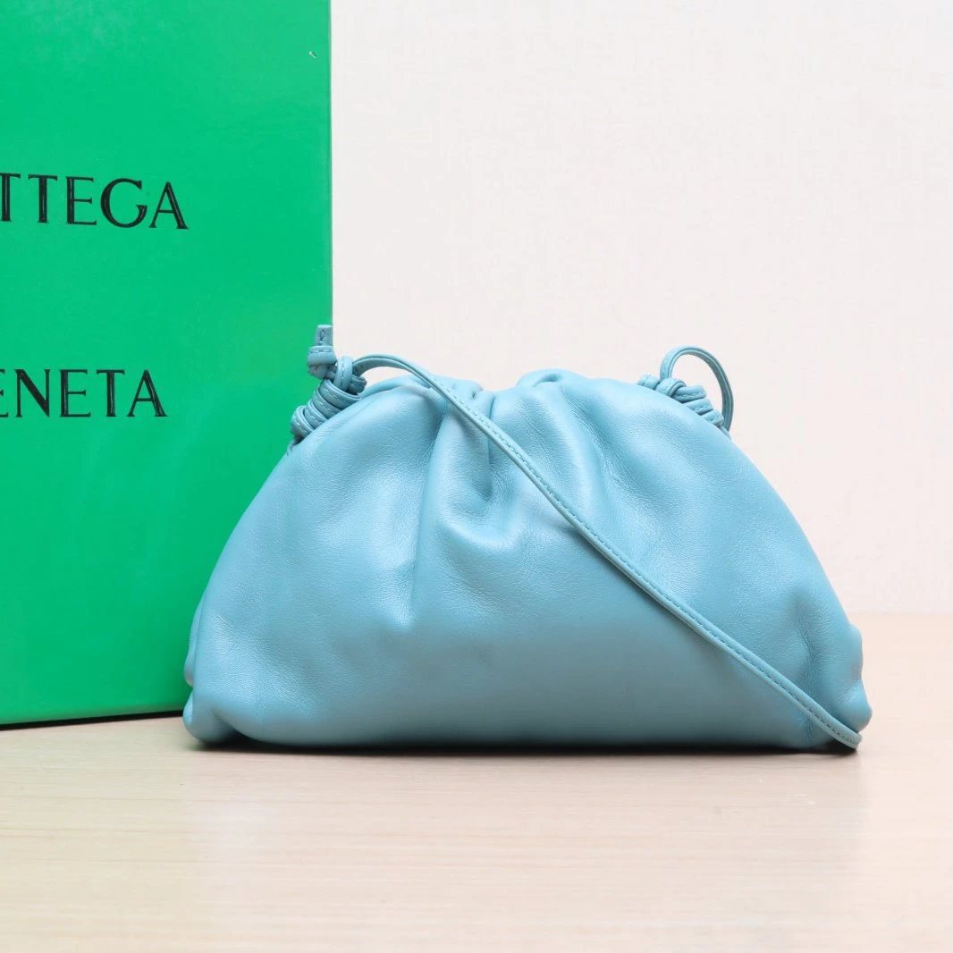 99新 BOTTEGA VENETA/葆蝶家 小花黑黑 Pouch 云朵包 Mini 22蓝色