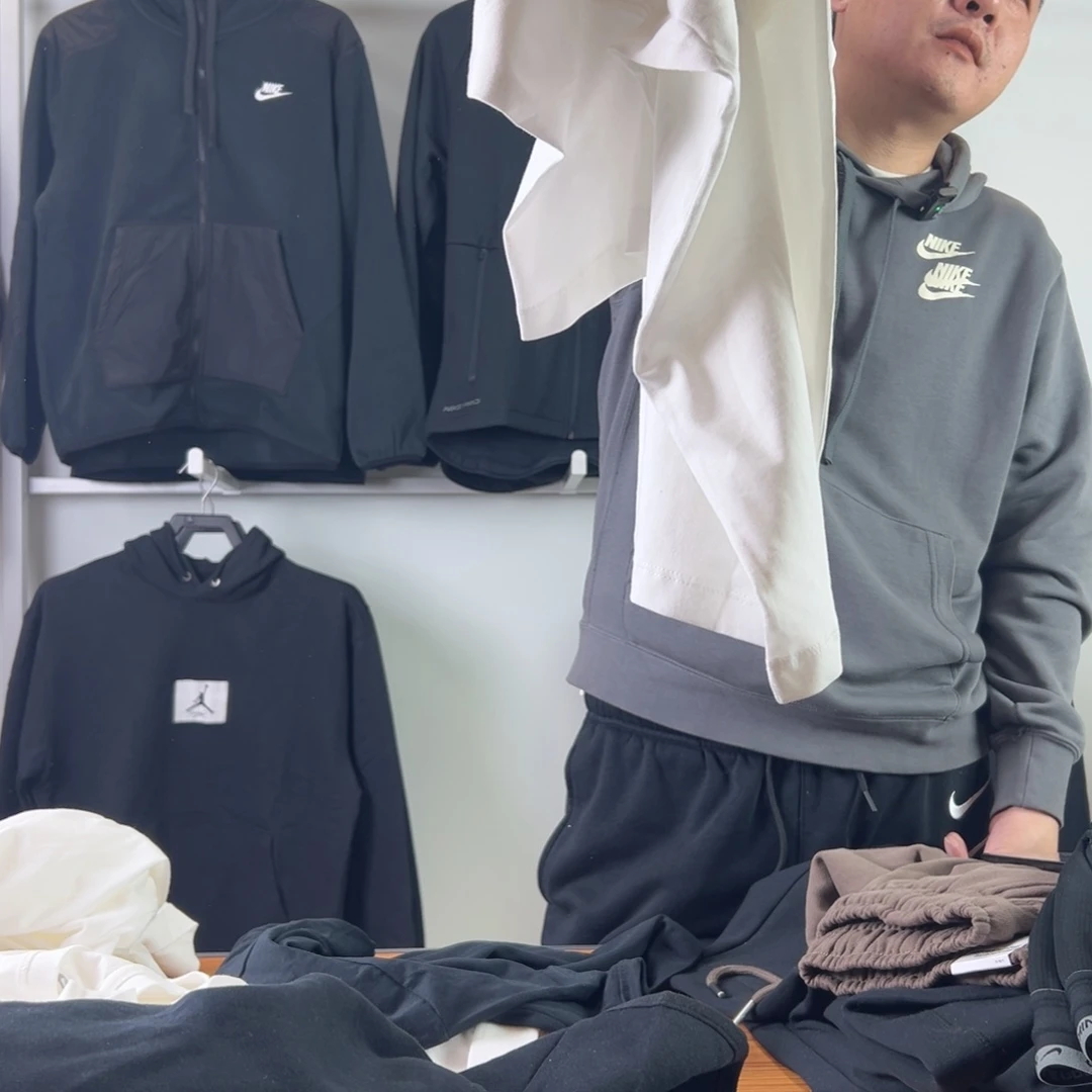 2882 白色L码 130-150 不退换