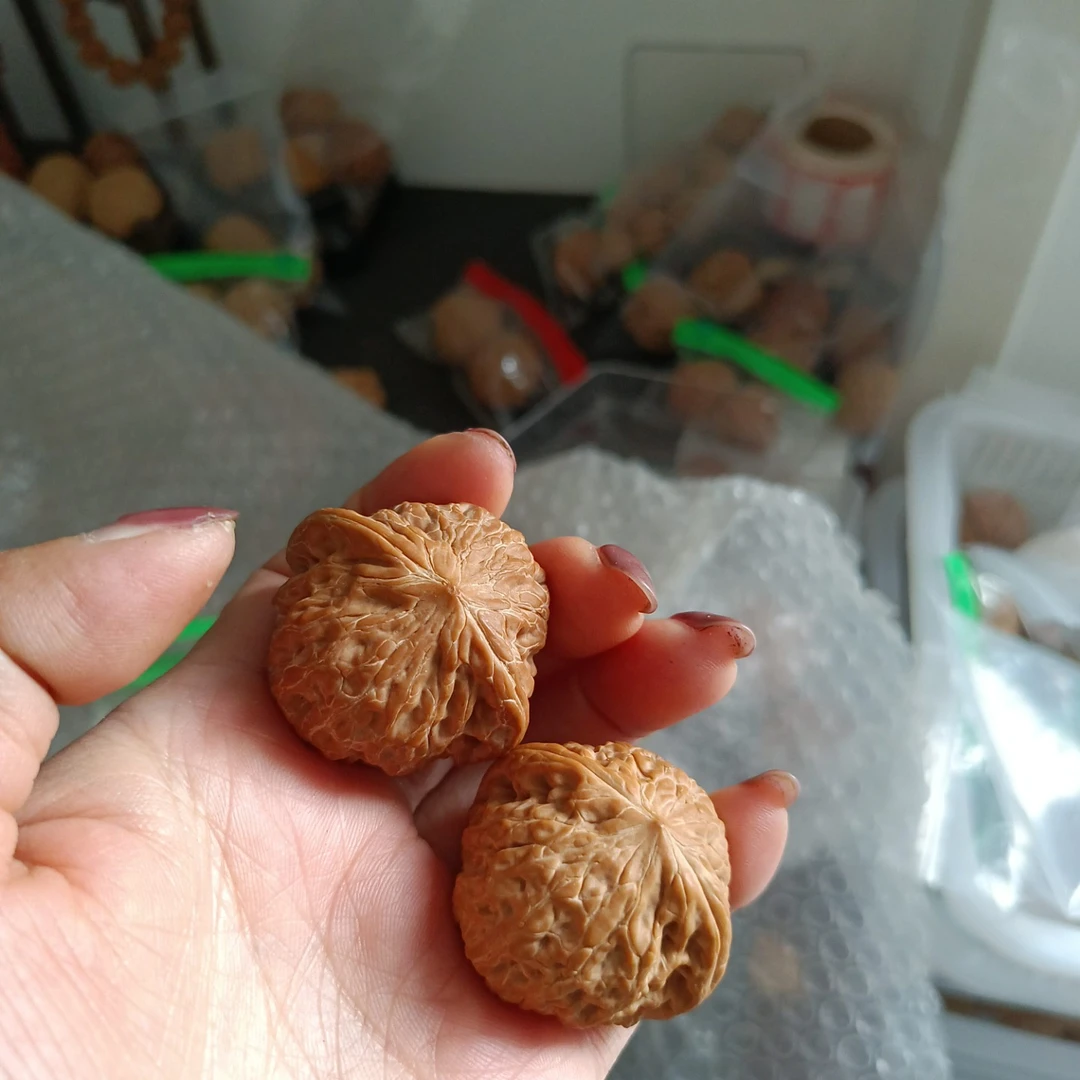 全品无修文玩狮子头核桃把件原色粗筋老核桃