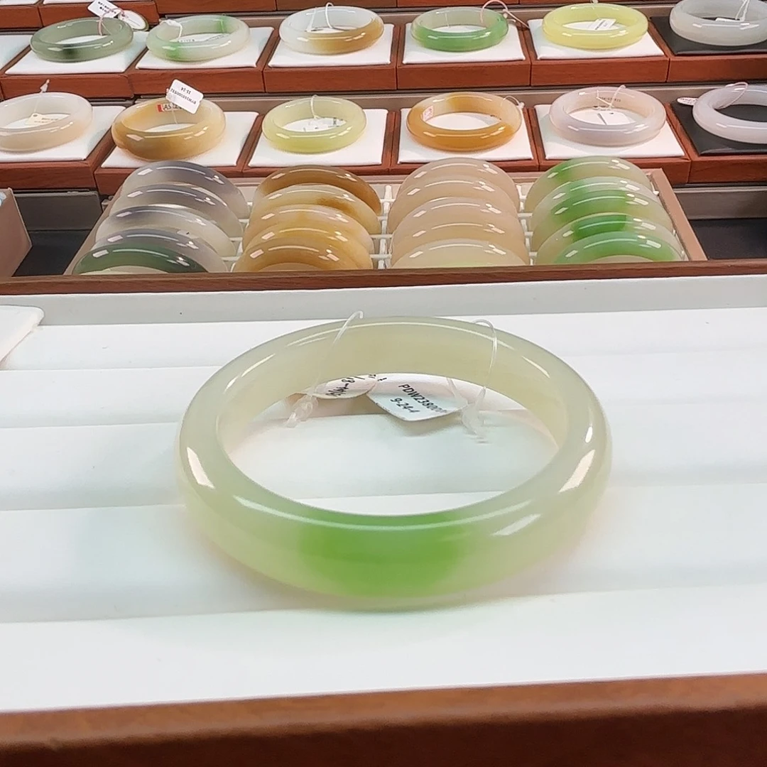 和田玉未镶嵌手镯54冰翠