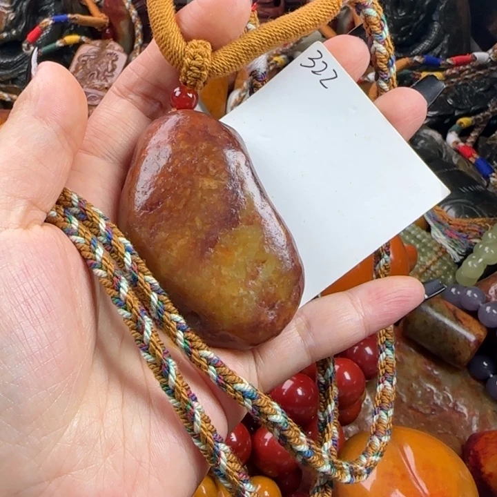 未镶嵌透闪石质玉珠宝奇石