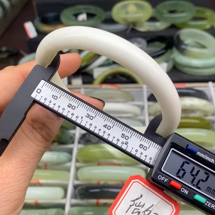 蛇纹石玉未镶嵌手镯991