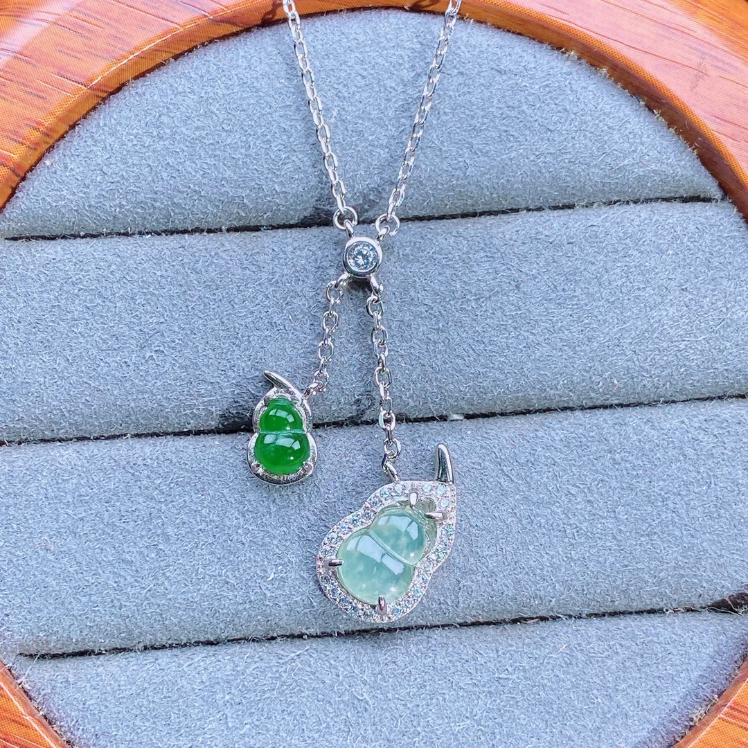 天然翡翠A货轻奢精致设计款葫芦锁骨链通体S925银镶嵌