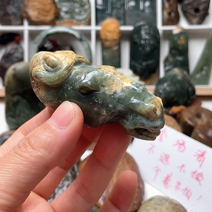 未镶嵌岫岩河磨玉（透闪石质玉）挂件阿***室